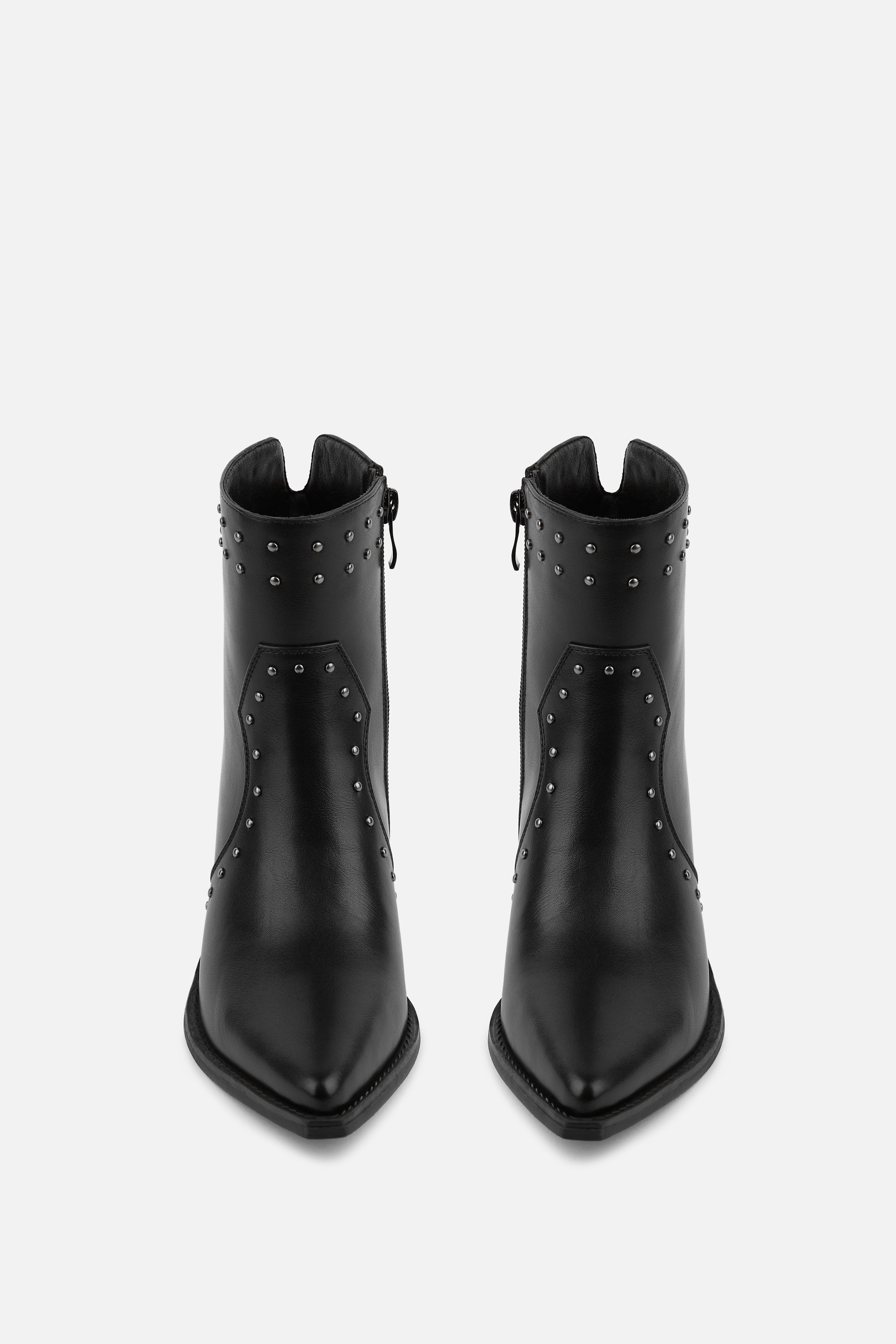 BOTÍN COWBOY NEGRO DE MUJER CON TACÓN Y TACHAS