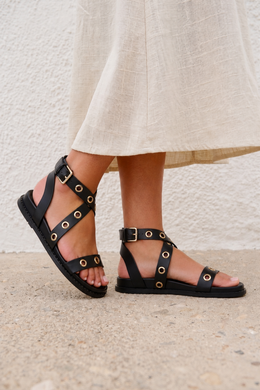 SANDALIA POLIPIEL NEGRA TACHUELAS MUJER URBAN STYLE