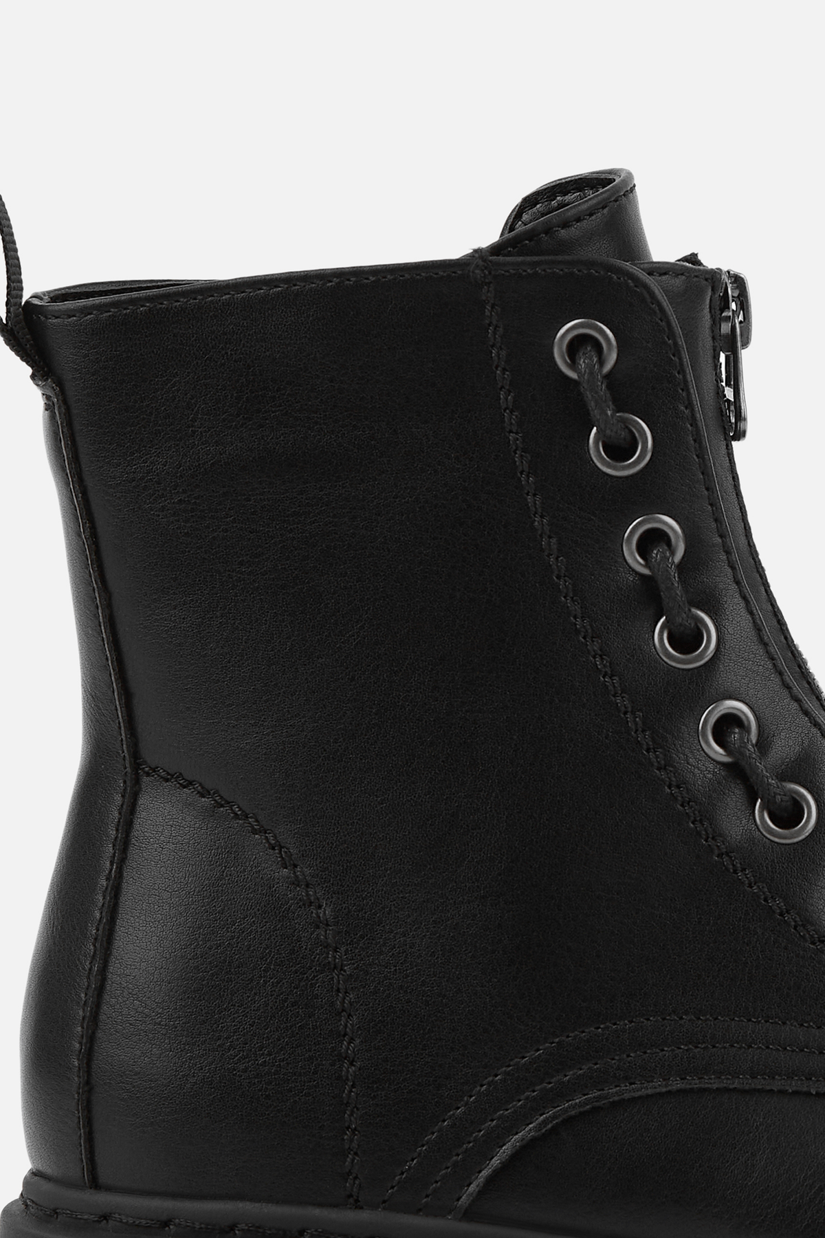 BOTIM MILITAR PRETO DE SENHORA COM FECHO CENTRAL