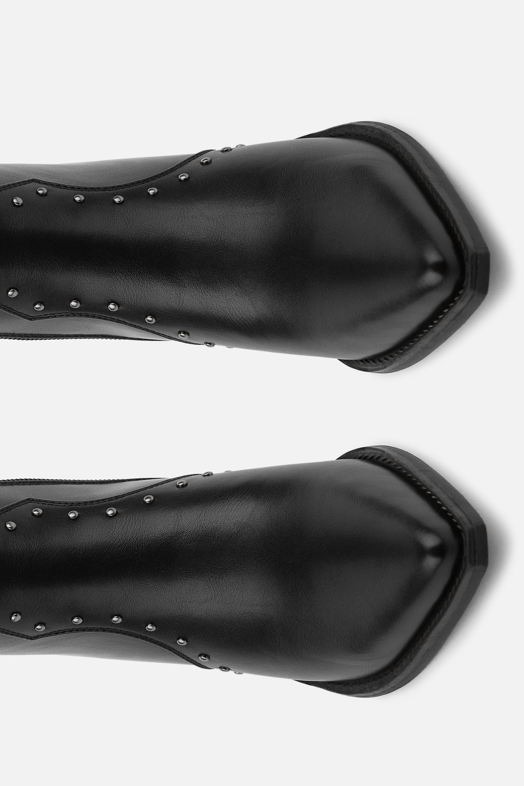 BOTÍN COWBOY NEGRO DE MUJER CON TACÓN Y TACHAS