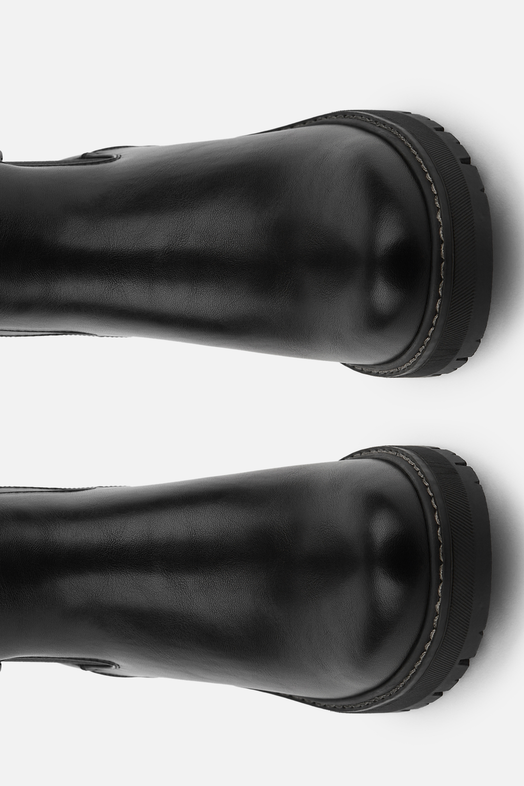 BOTINS DE MULHER COM SALTO E FIVELA