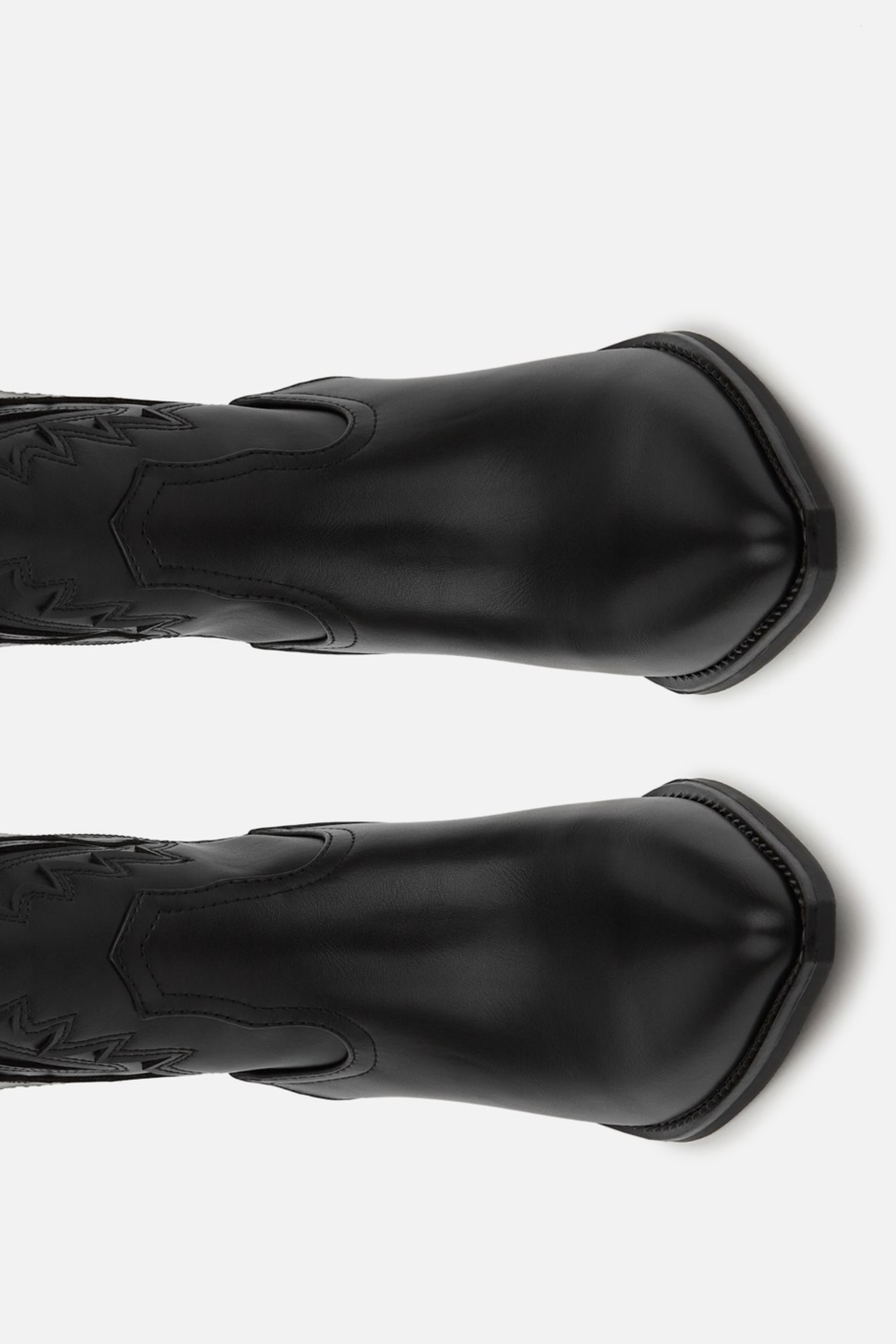 BOTA COWBOY DE MUJER NEGRA CON TACÓN CORTO