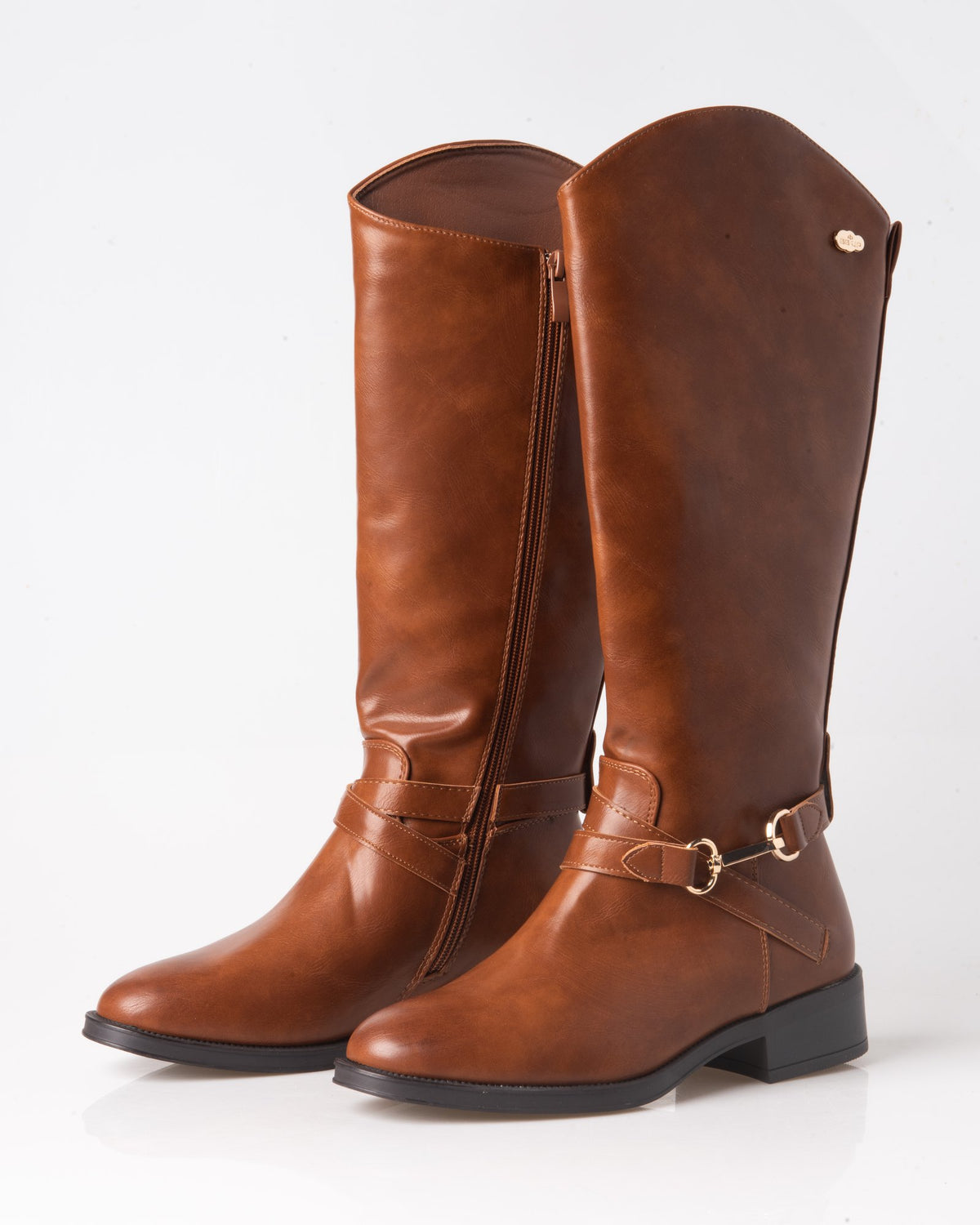 Botas altas camel de mujer estilo ecuestre – vista de perfil y cremallera interior