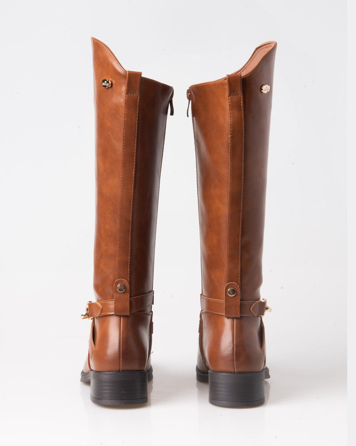 Bota alta camel de mujer estilo ecuestre – vista trasera