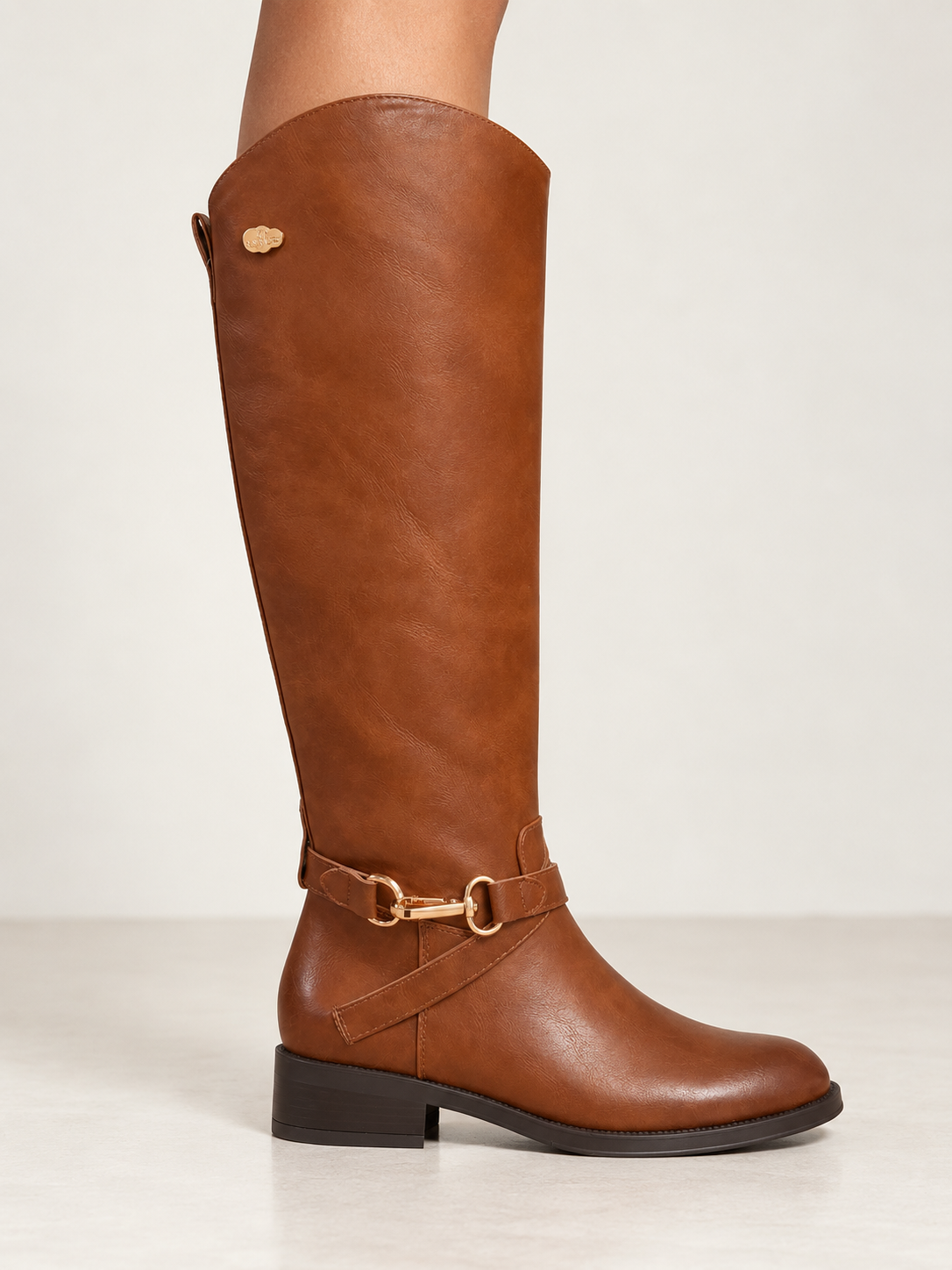 BOTA ALTA CAMEL DE MUJER ESTILO ECUESTRE CON HEBILLA