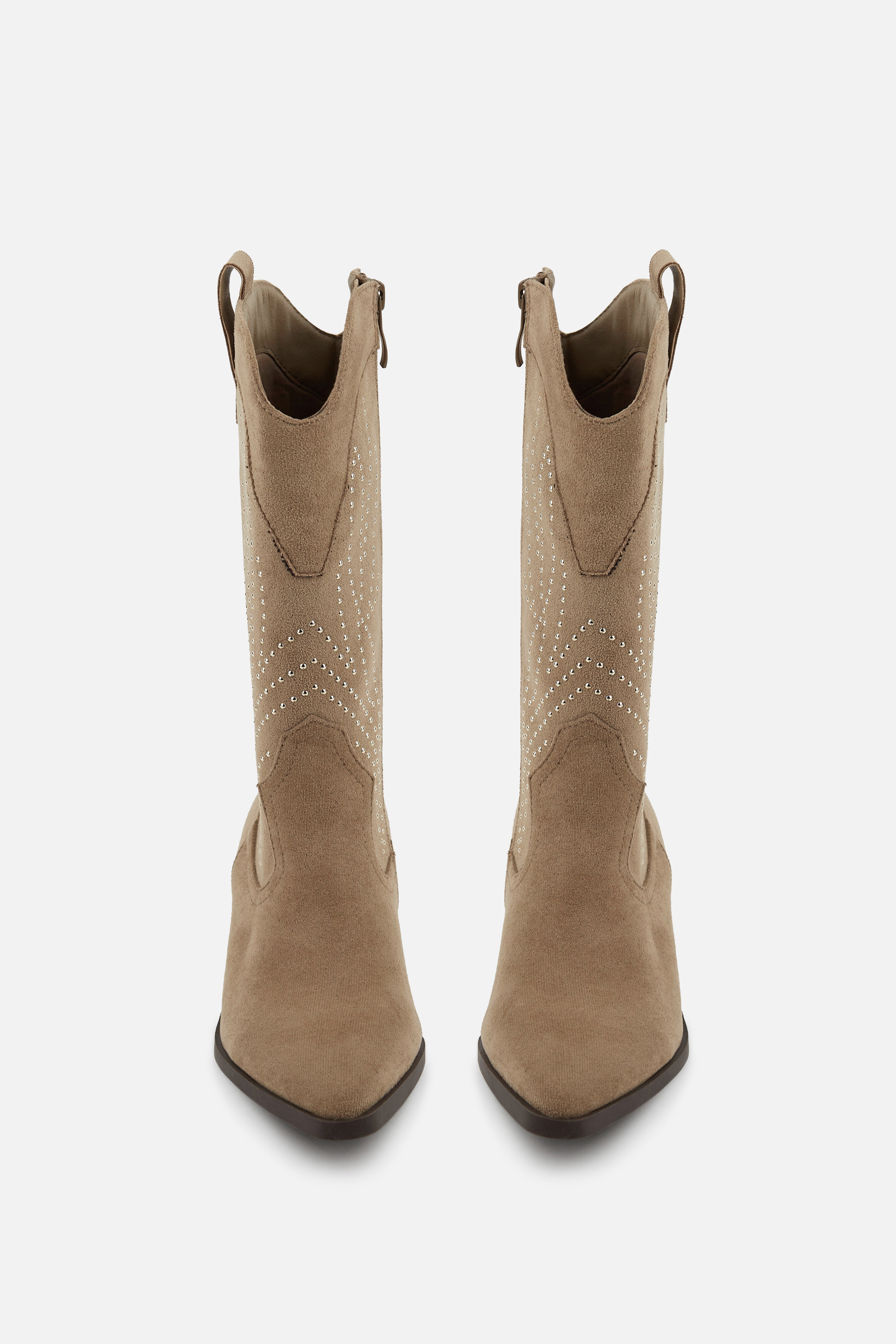BOTA COWBOY DE MUJER BEIGE CON TACÓN CORTO