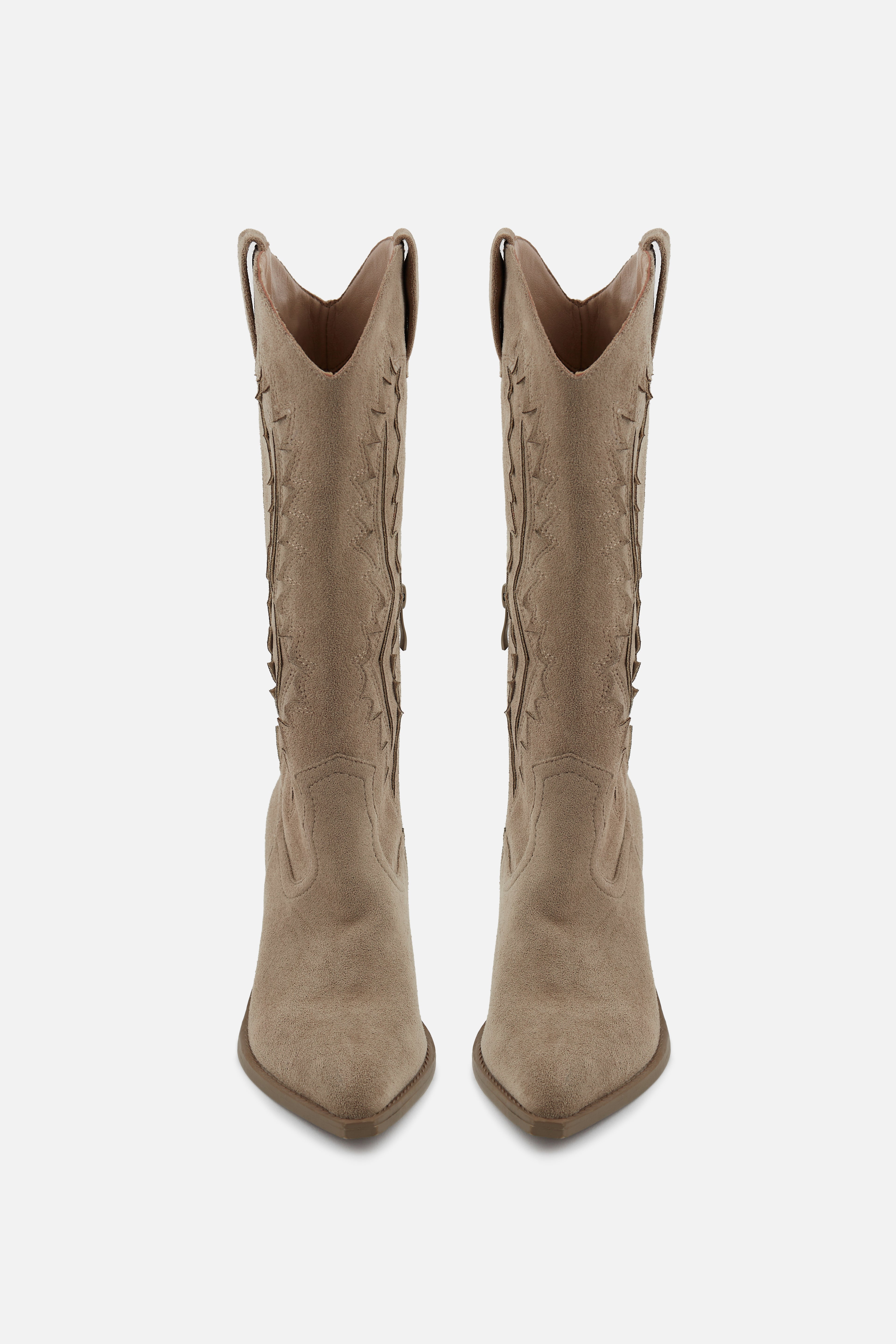 BOTA COWBOY DE MUJER BORDADA ANTE CREMA CON TACÓN