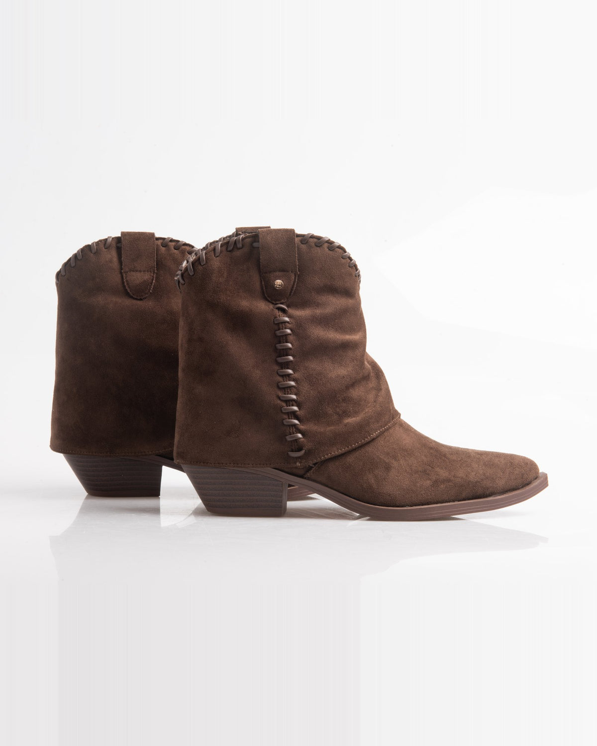 Botín cowboy marrón de mujer con ribete trenzado – par