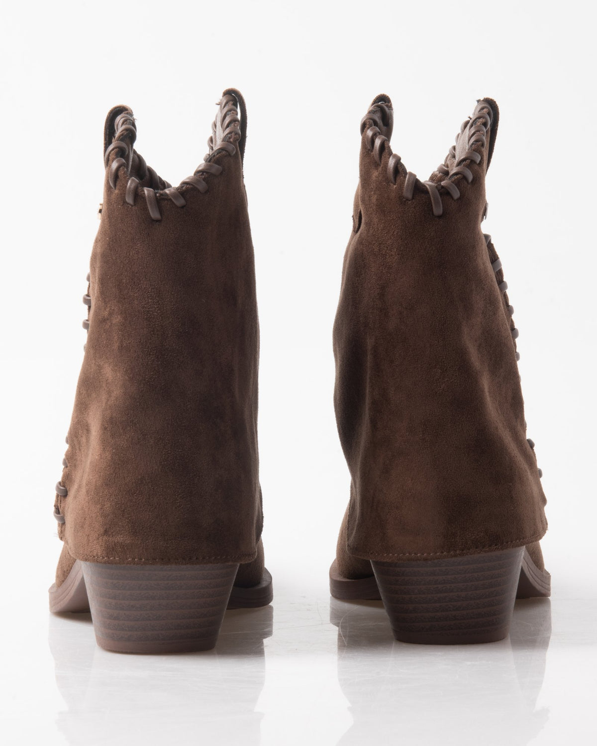 Botín cowboy marrón de mujer con ribete trenzado – vista trasera