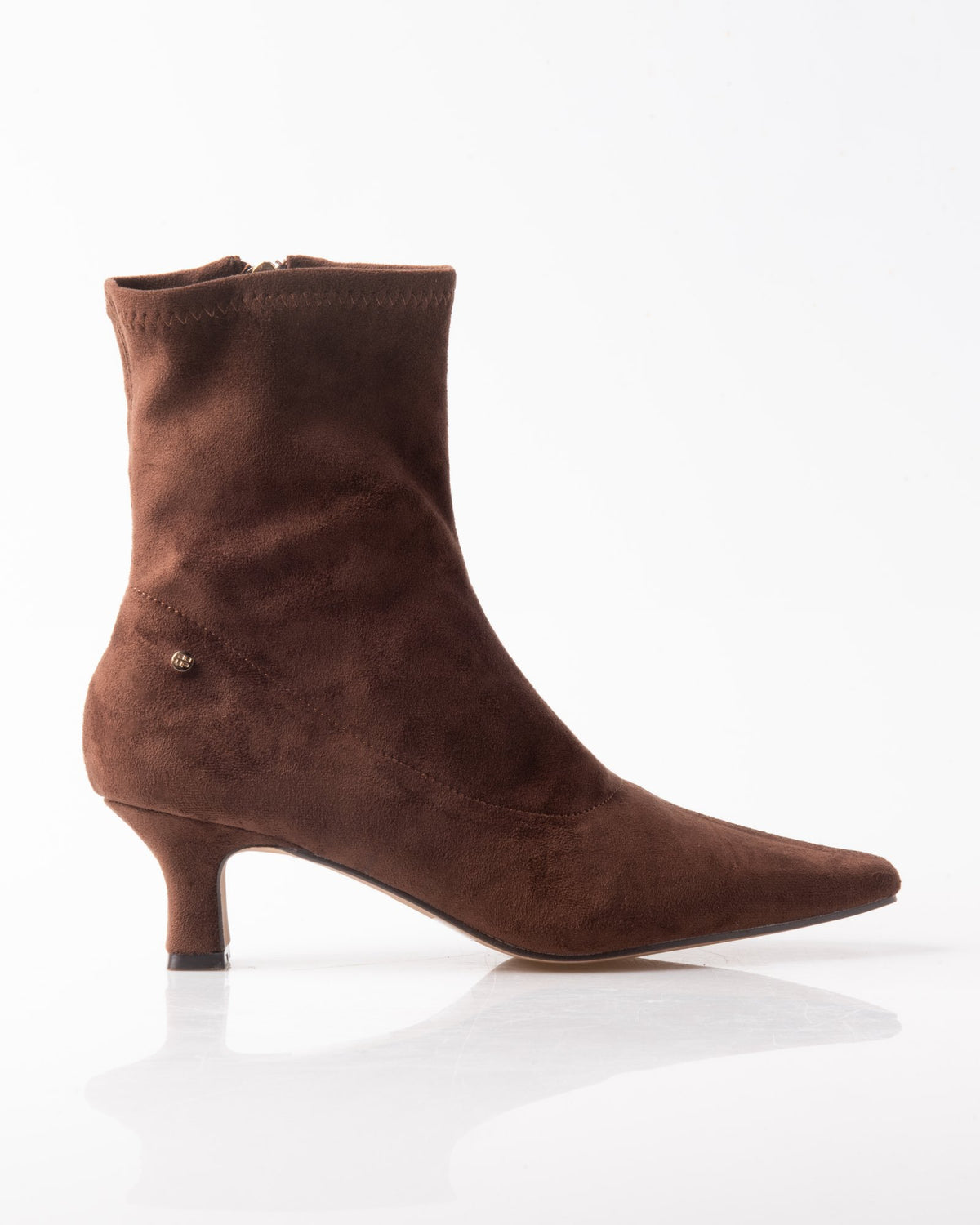 Botín calcetín marrón chocolate de mujer con tacón kitten – vista lateral