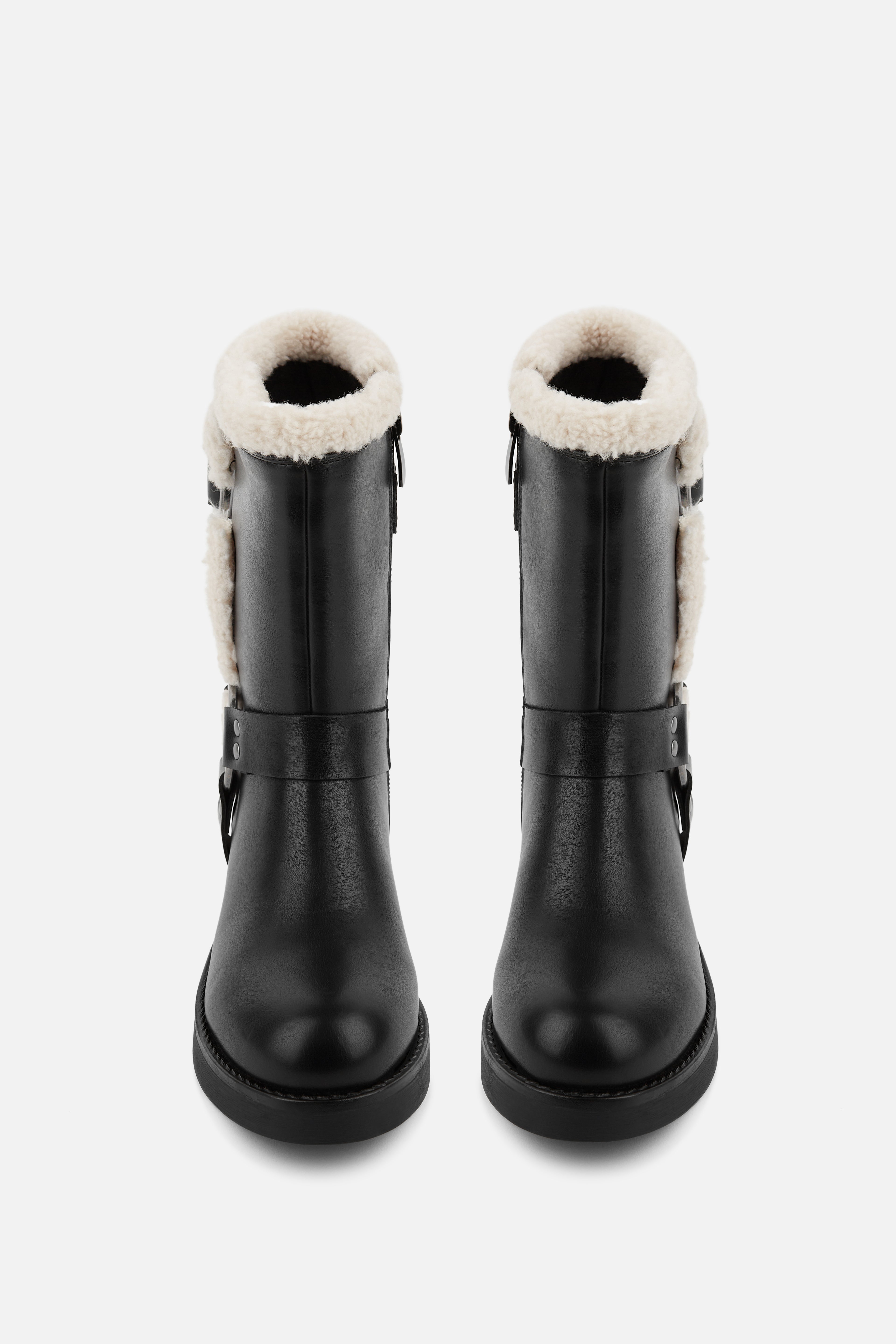 BOTA PLANA DE MUJER CON HEBILLAS Y BORREGUITO