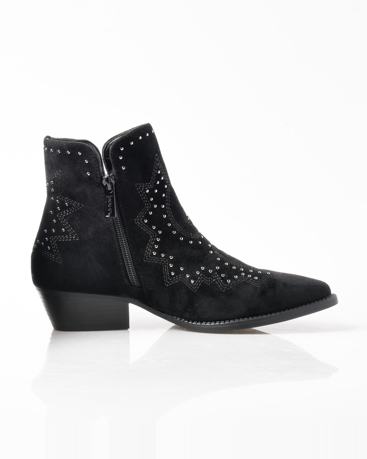 Botín cowboy negro de mujer con tachas y tacón – vista lateral