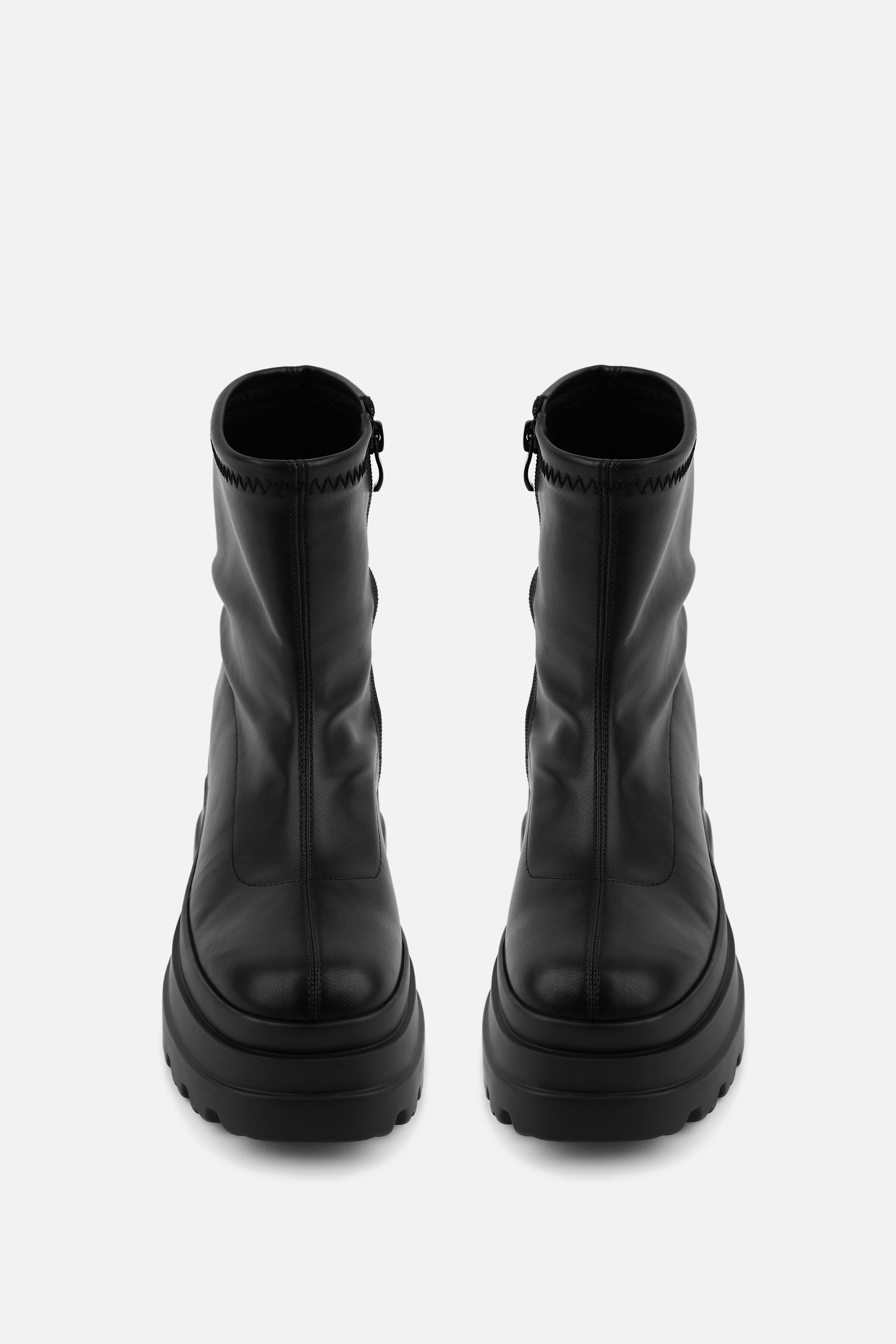 BOTA NEGRA DE MUJER CON PLATAFORMA XL