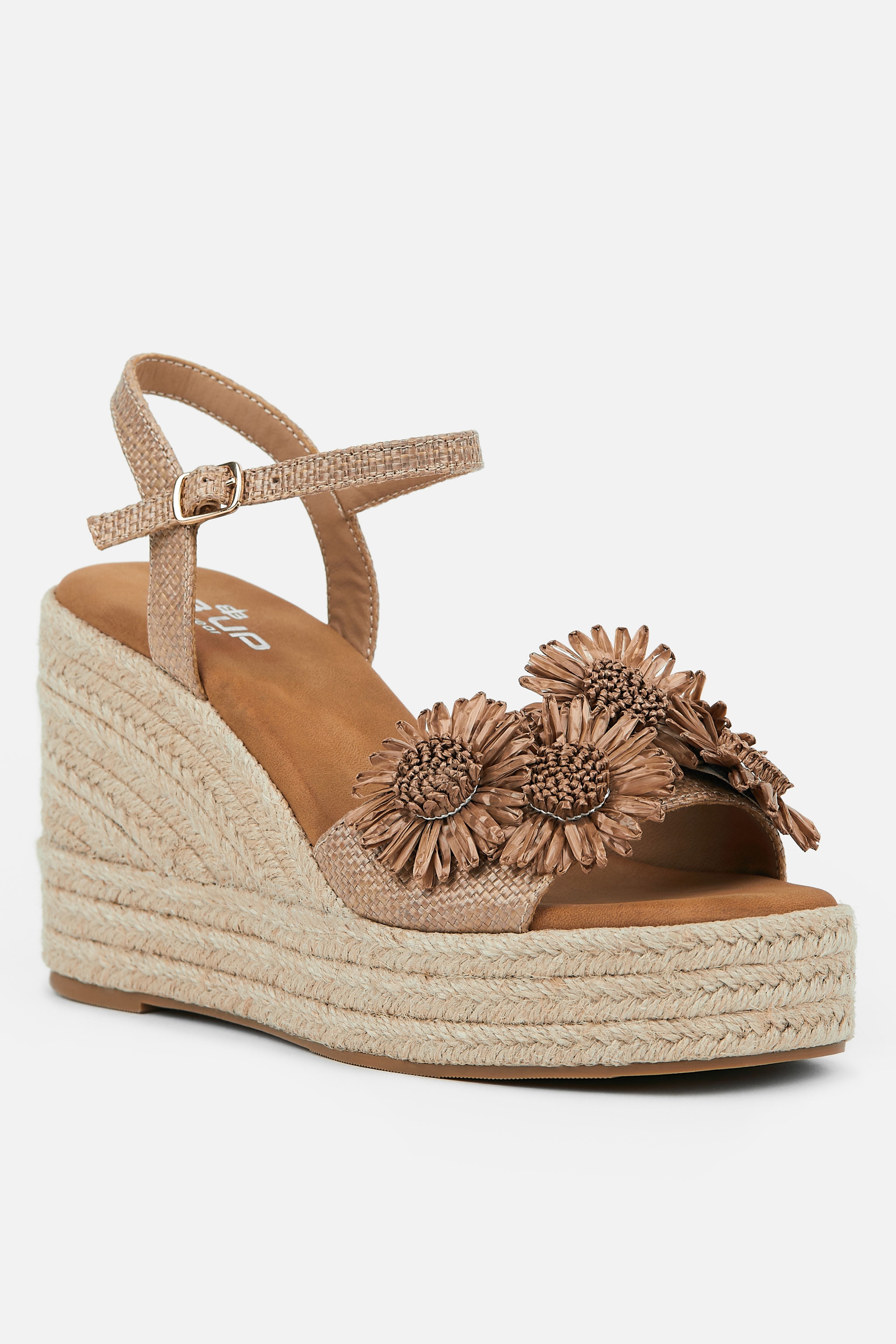 SANDALIA CUÑA BEIGE FLORES MUJER RESORT