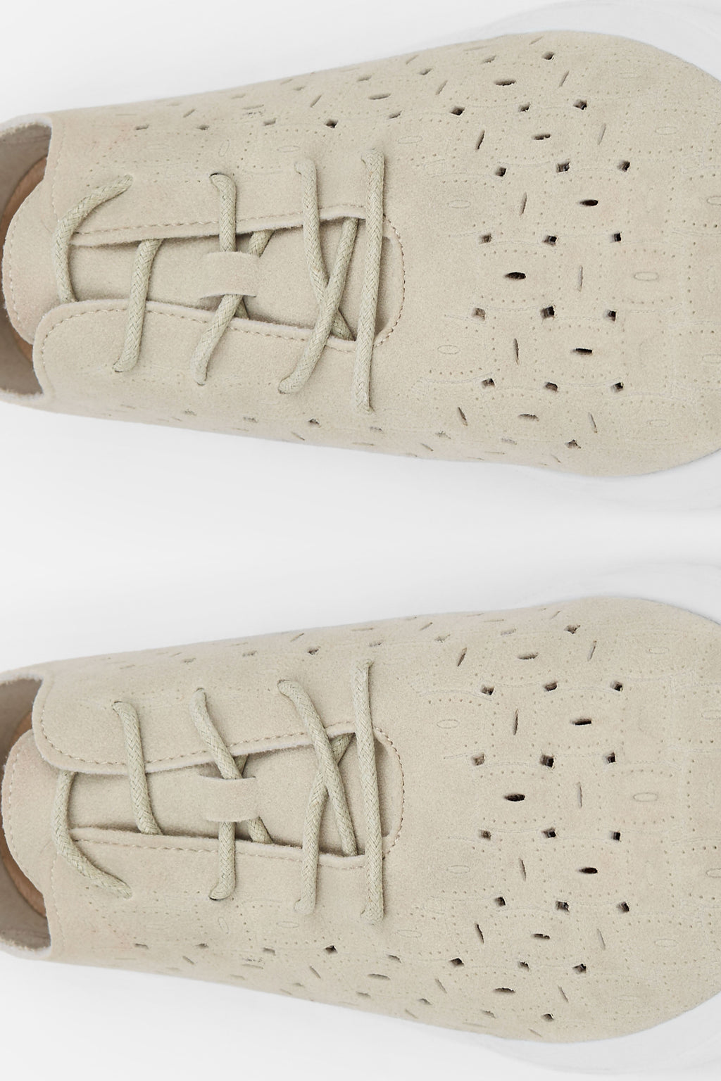 DEPORTIVA TROQUELADA BEIGE MUJER MINIMAL CHIC