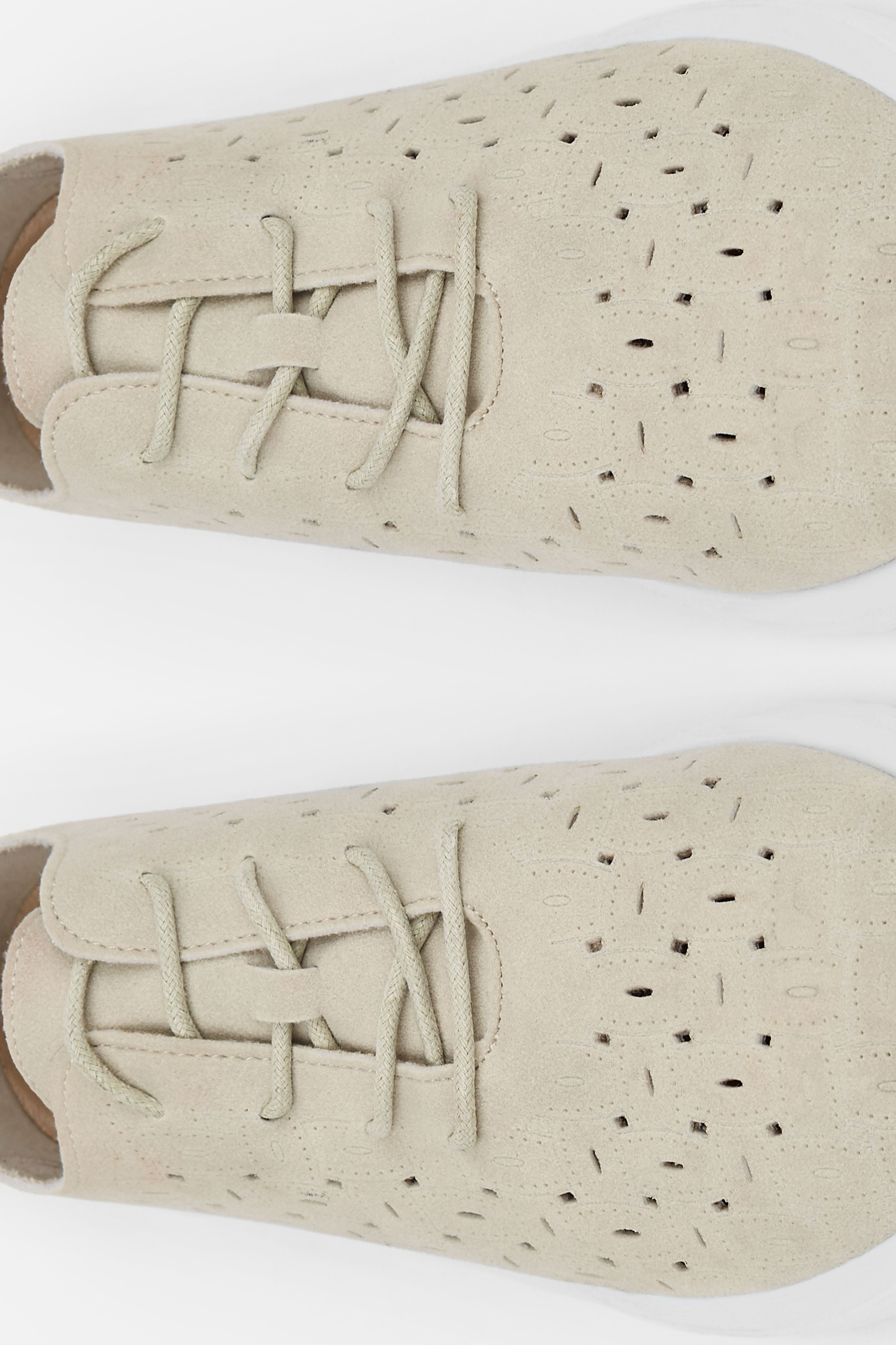 DEPORTIVA TROQUELADA BEIGE MUJER MINIMAL CHIC