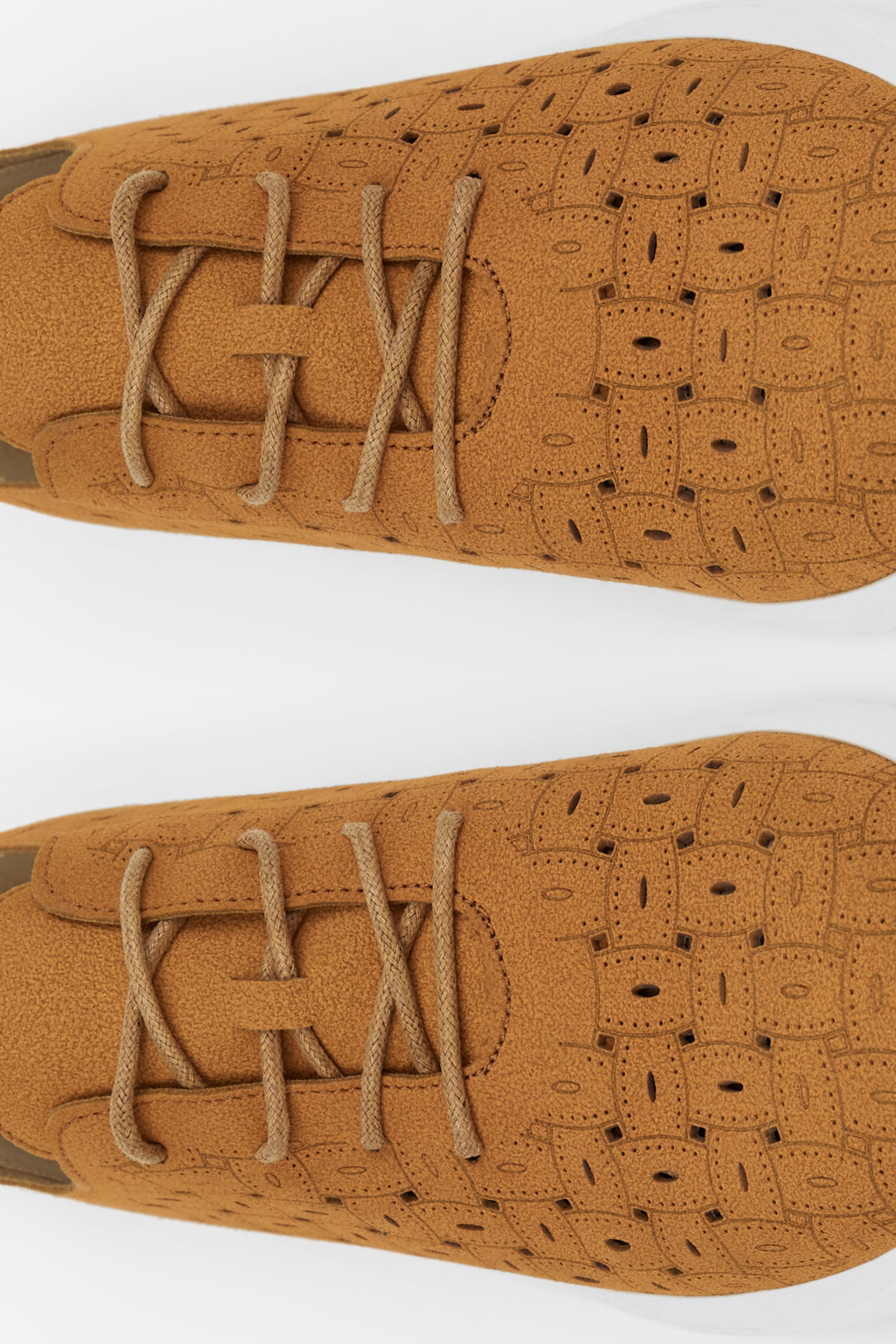 DEPORTIVA CUERO TROQUELADA MUJER URBAN STYLE