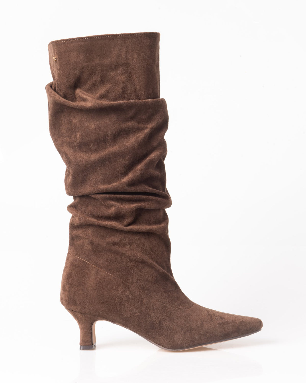 Bota alta slouchy marrón de mujer con caña fruncida – vista lateral