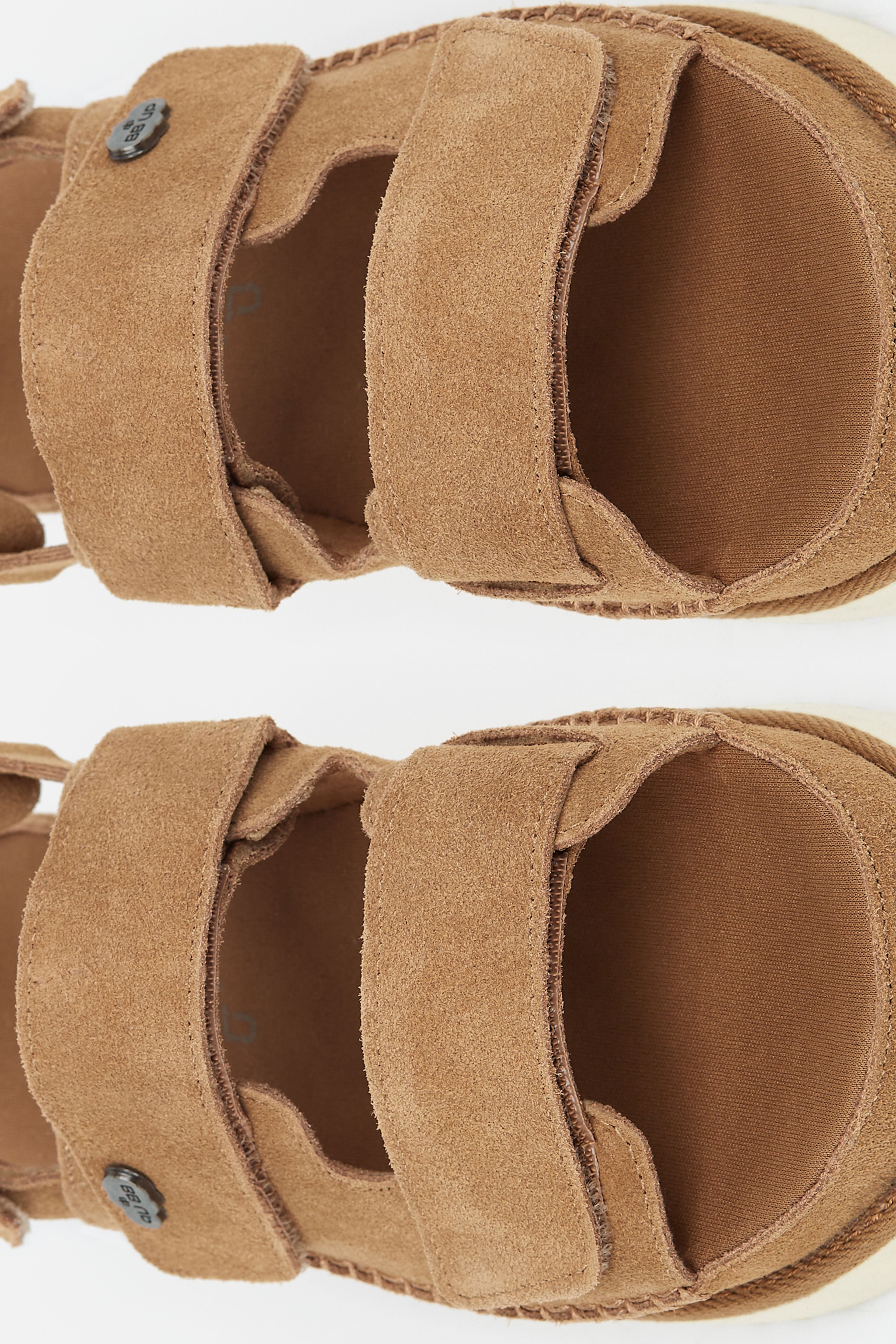 SANDALIA PIEL CAMEL VELCRO MUJER RESORT