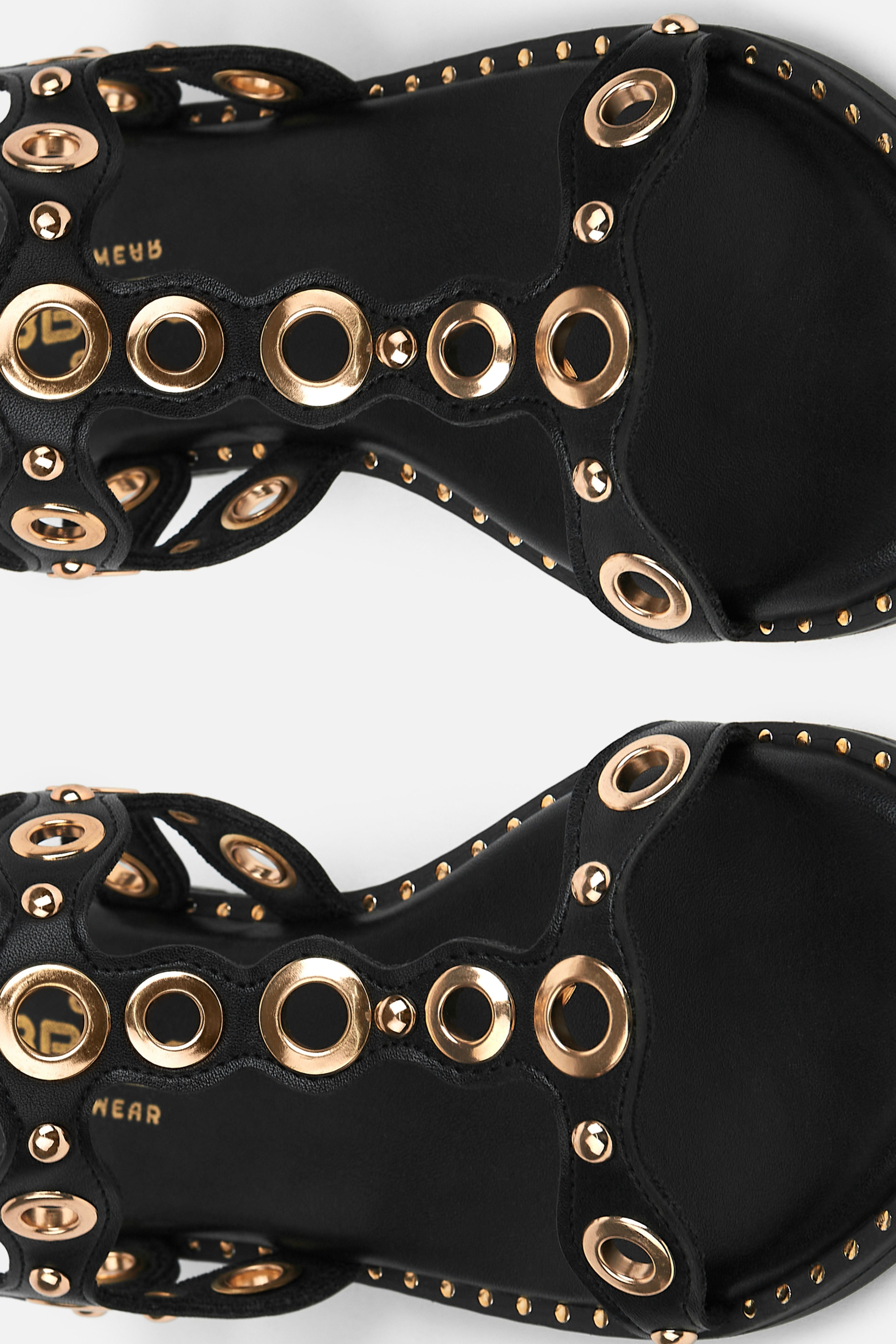 SANDALIA TIRAS POLIPIEL NEGRA TACHUELAS MUJER URBAN STYLE