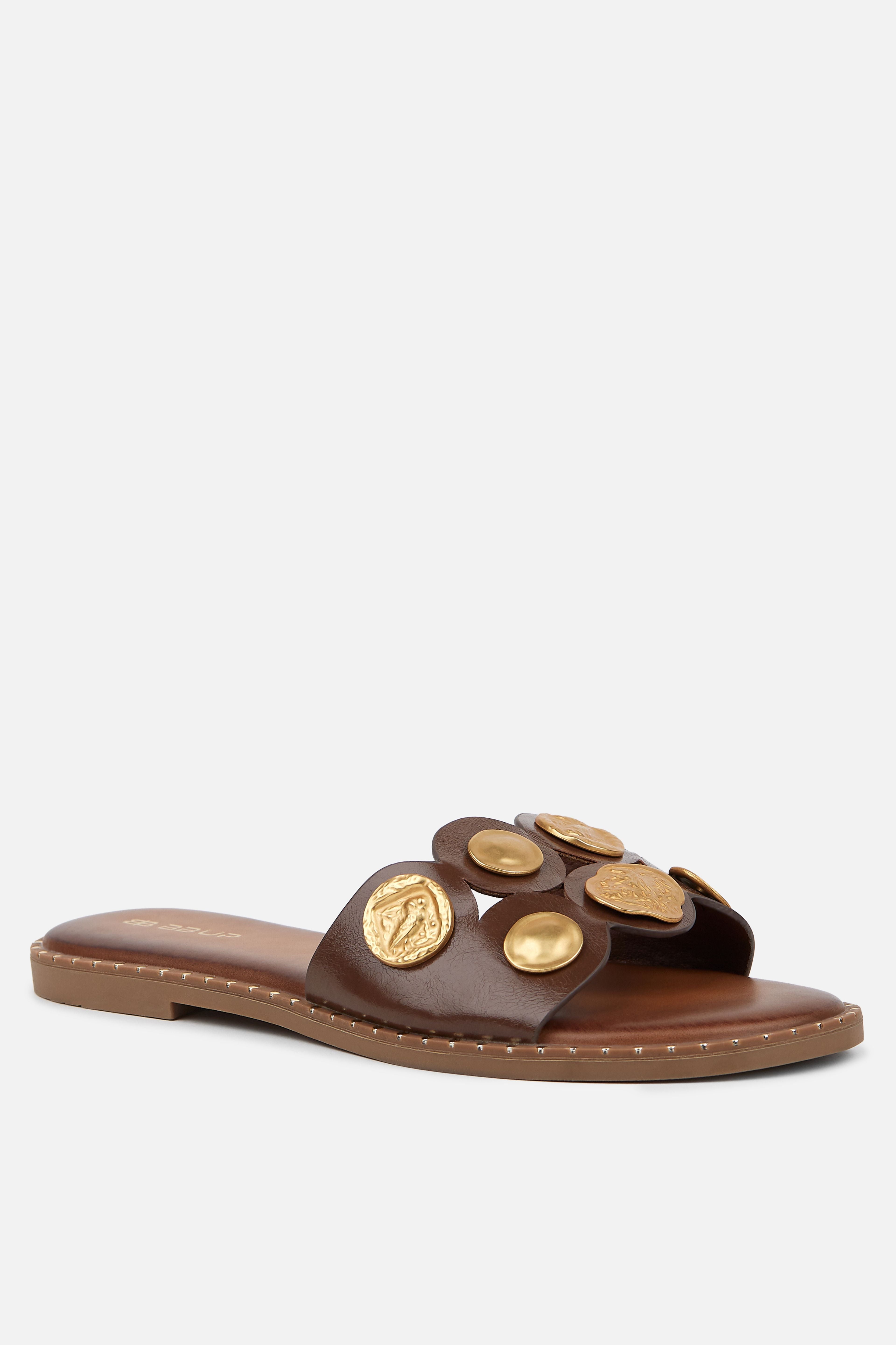 SANDALIA PLANA CAMEL ABALORIOS MUJER RESORT