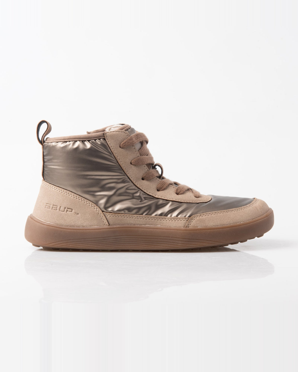 Zapatilla barefoot alta beige de mujer con detalles metalizados – vista lateral