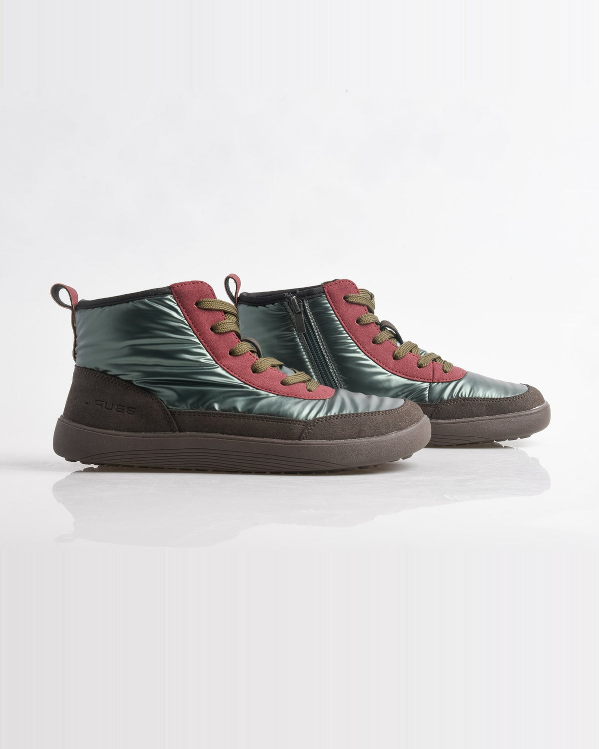 Zapatilla barefoot alta de mujer multicolor efecto plumífero – par de perfil