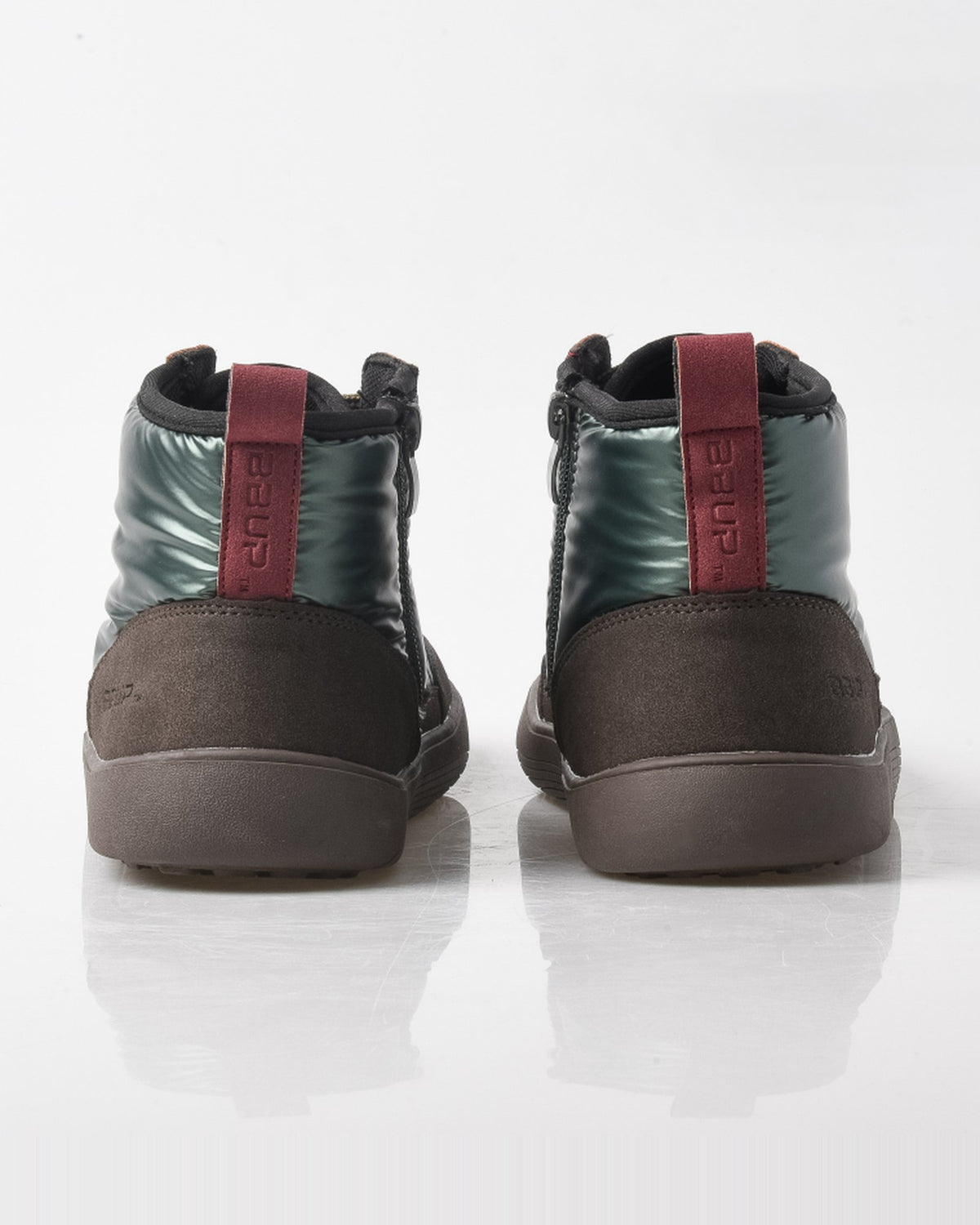 Zapatilla barefoot alta de mujer multicolor efecto plumífero – vista trasera