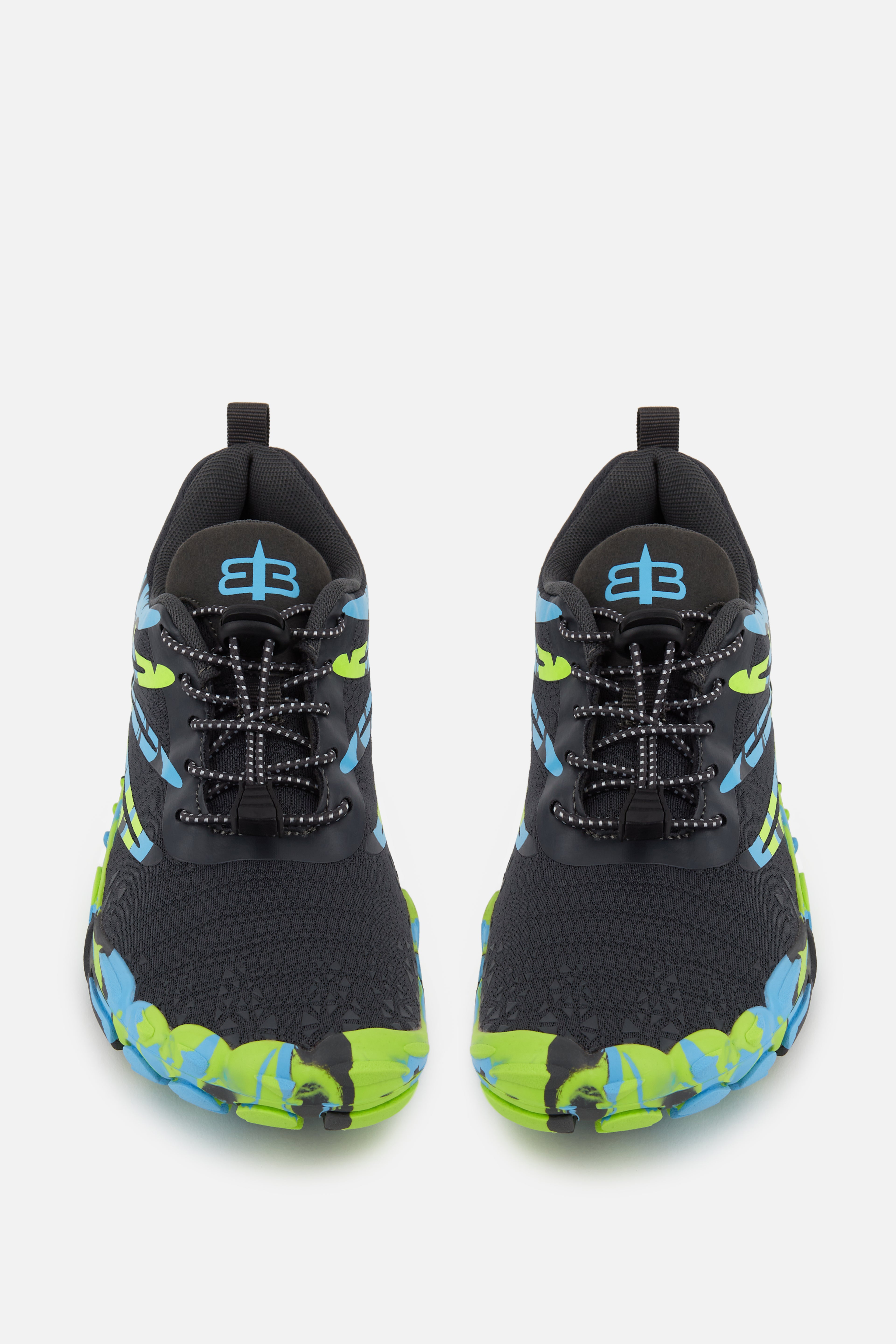 BAREFOOT DEPORTIVA NEGRA TEXTURIZADA CON DETALLES