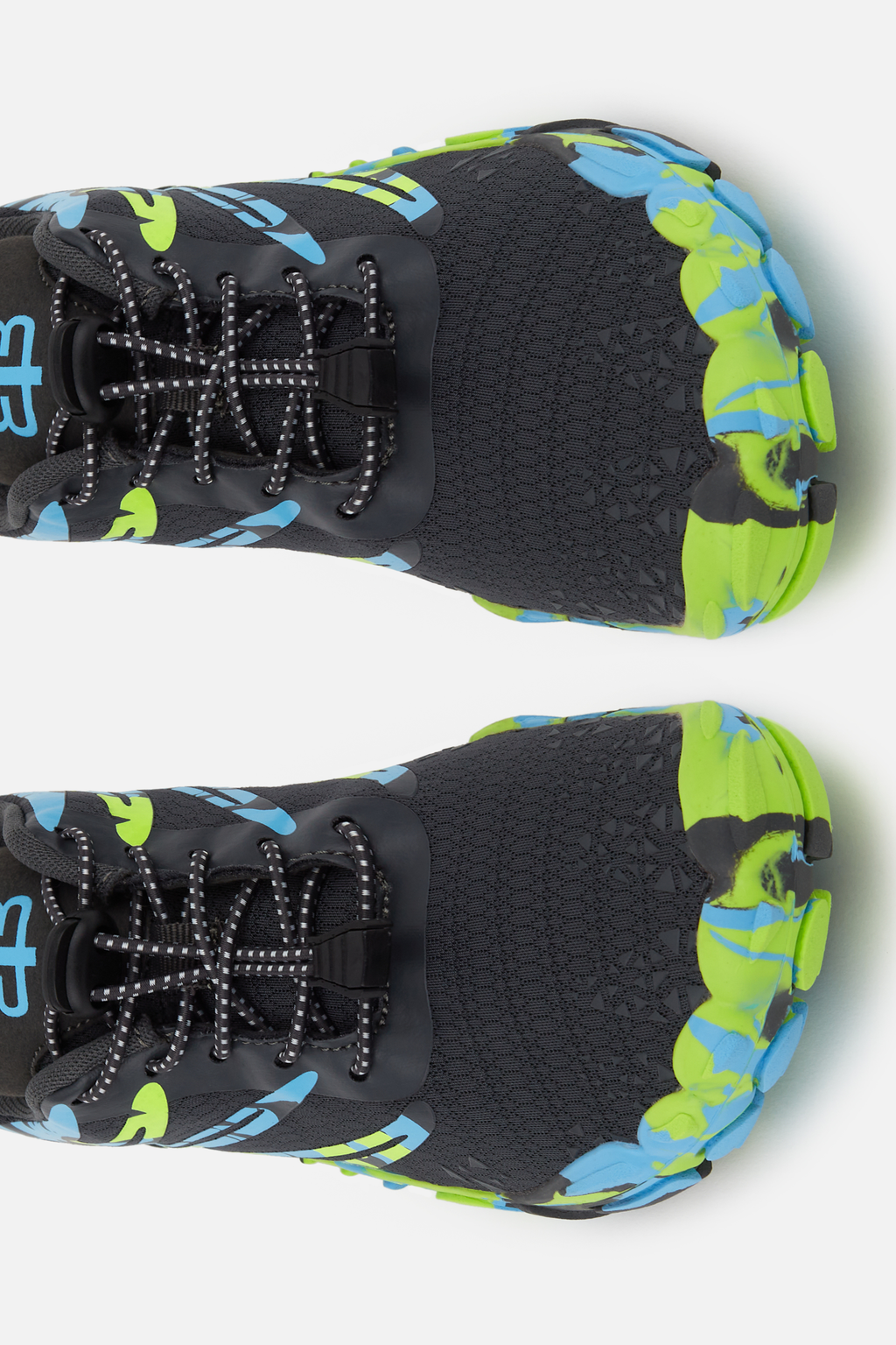BAREFOOT DEPORTIVA NEGRA TEXTURIZADA CON DETALLES