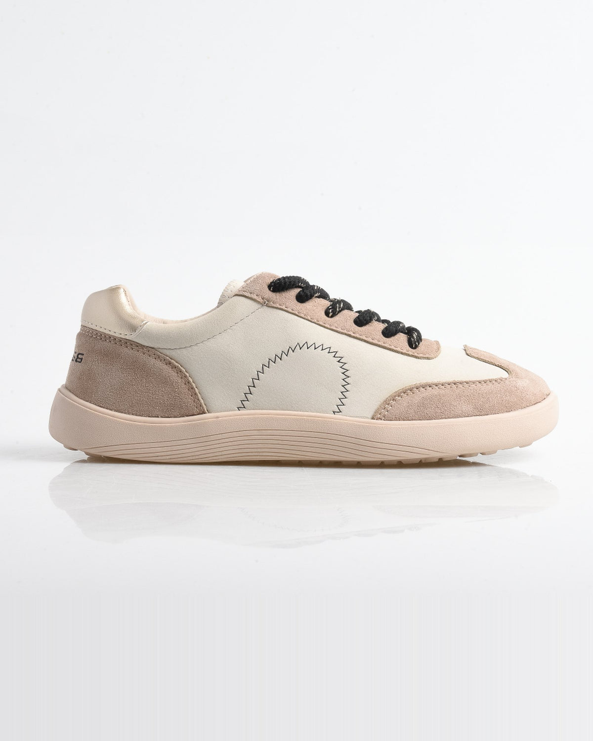 Zapatilla barefoot beige de mujer con detalles negros – vista lateral