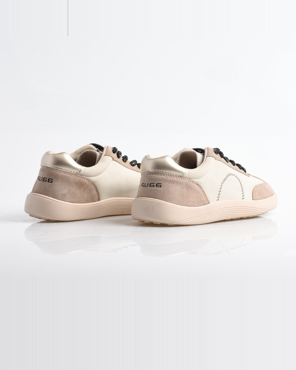 Zapatilla barefoot beige de mujer con detalles negros – par