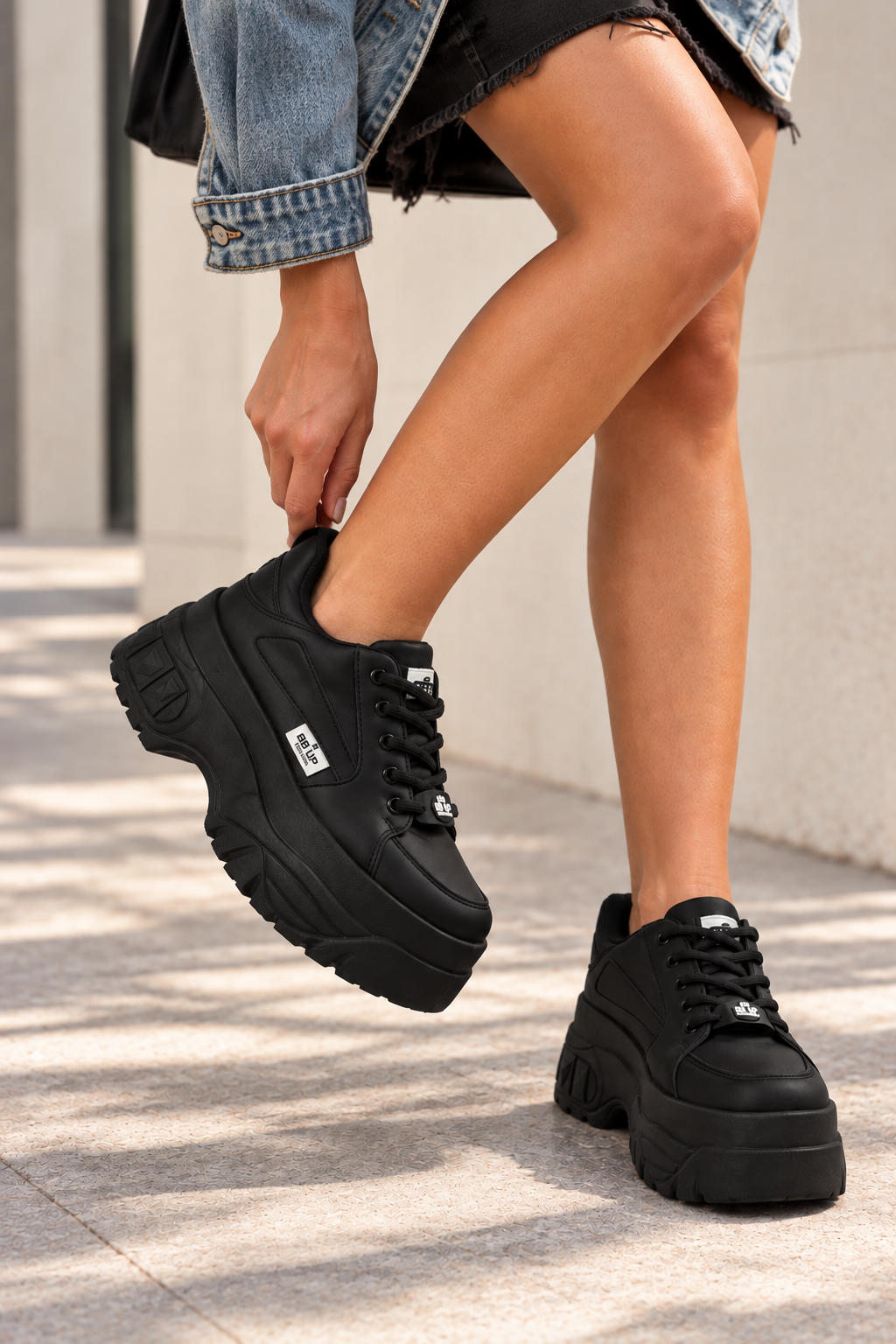 ZAPATILLA NEGRA DE MUJER CON PLATAFORMA XL