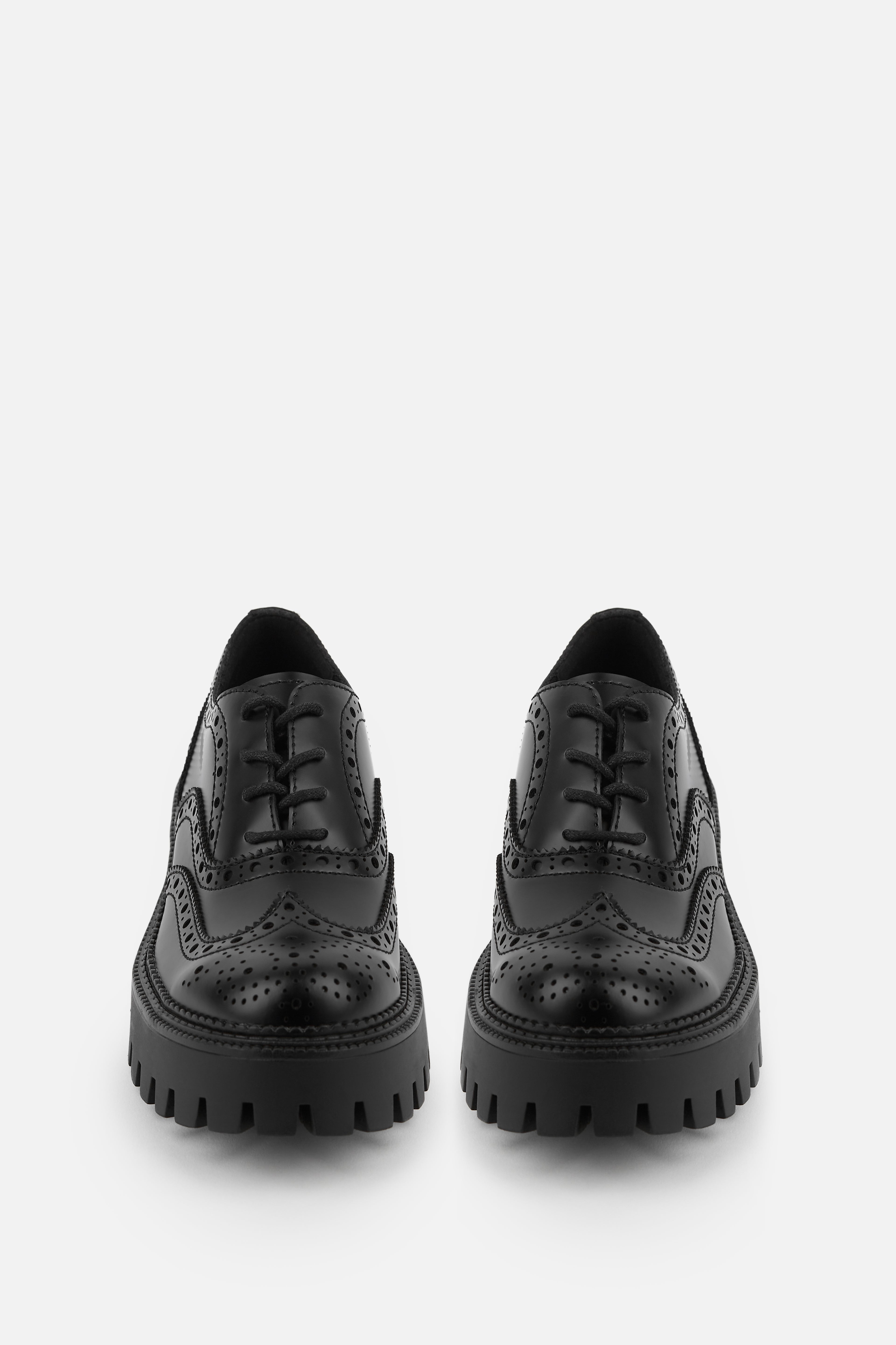 ZAPATOS BLUCHER NEGRO DE MUJER EN SUELA TRACK