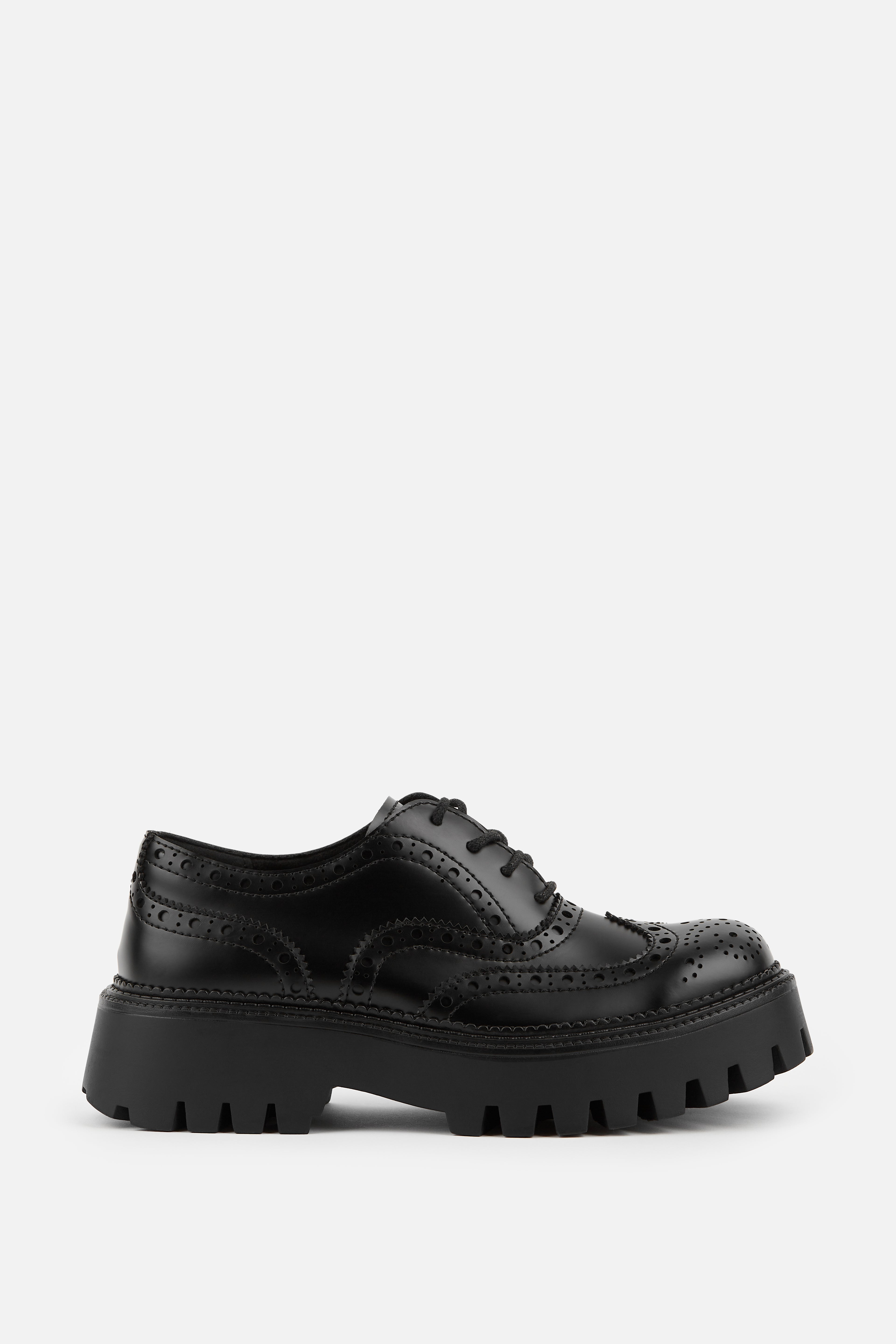 ZAPATOS BLUCHER NEGRO DE MUJER EN SUELA TRACK