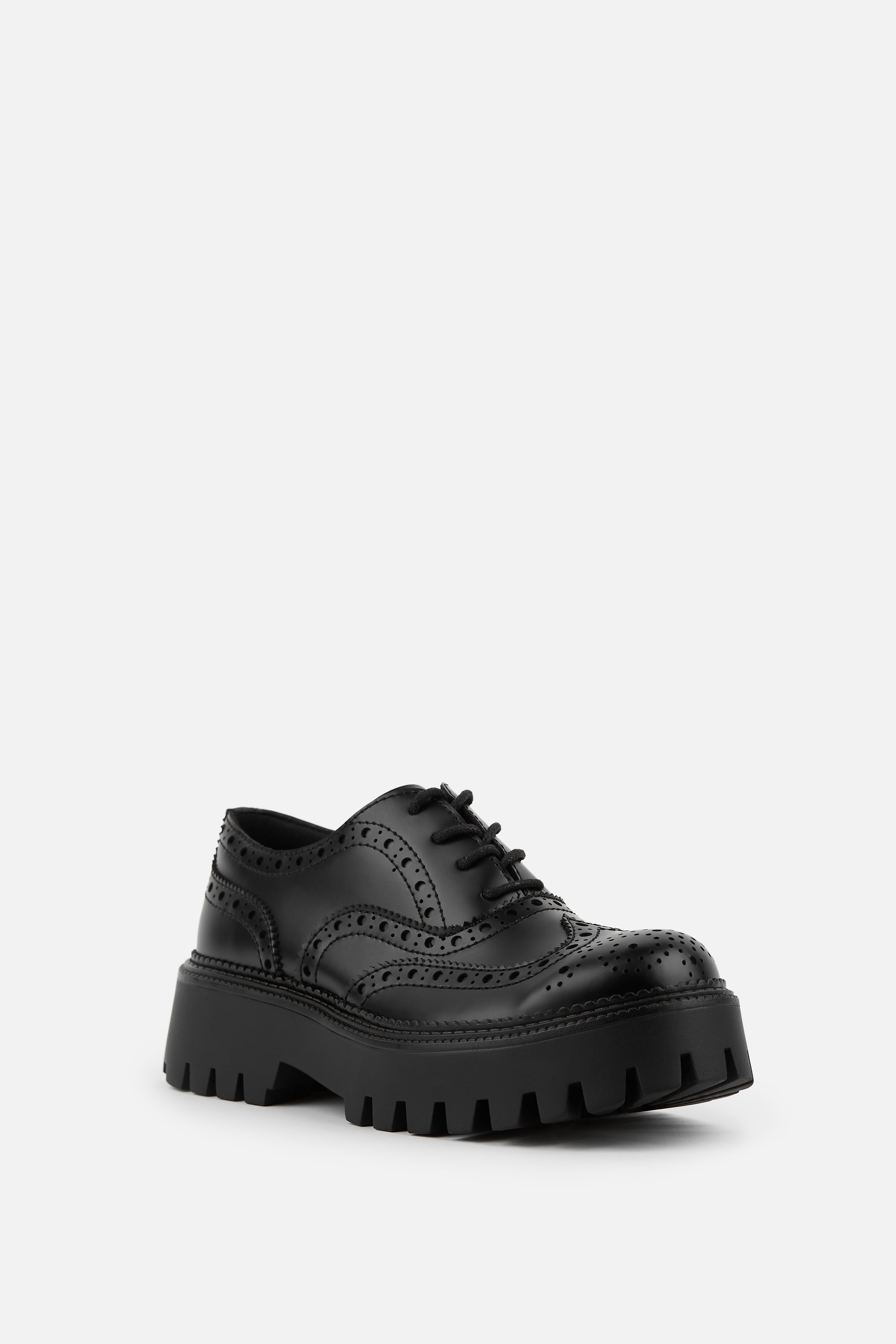 ZAPATOS BLUCHER NEGRO DE MUJER EN SUELA TRACK